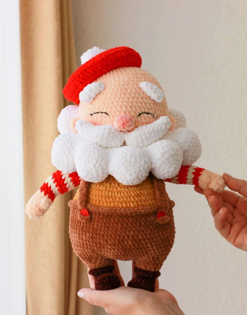 Complimentary Intermediate crochet pattern: Le Père Noël Amigurumi Pattern - Simple to follow guide