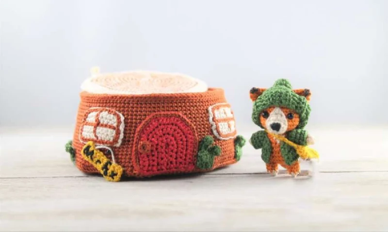 Complimentary Advanced crochet pattern: Mr. Fox and His Tree Stump House Amigurumi Pattern - Simple to follow guide