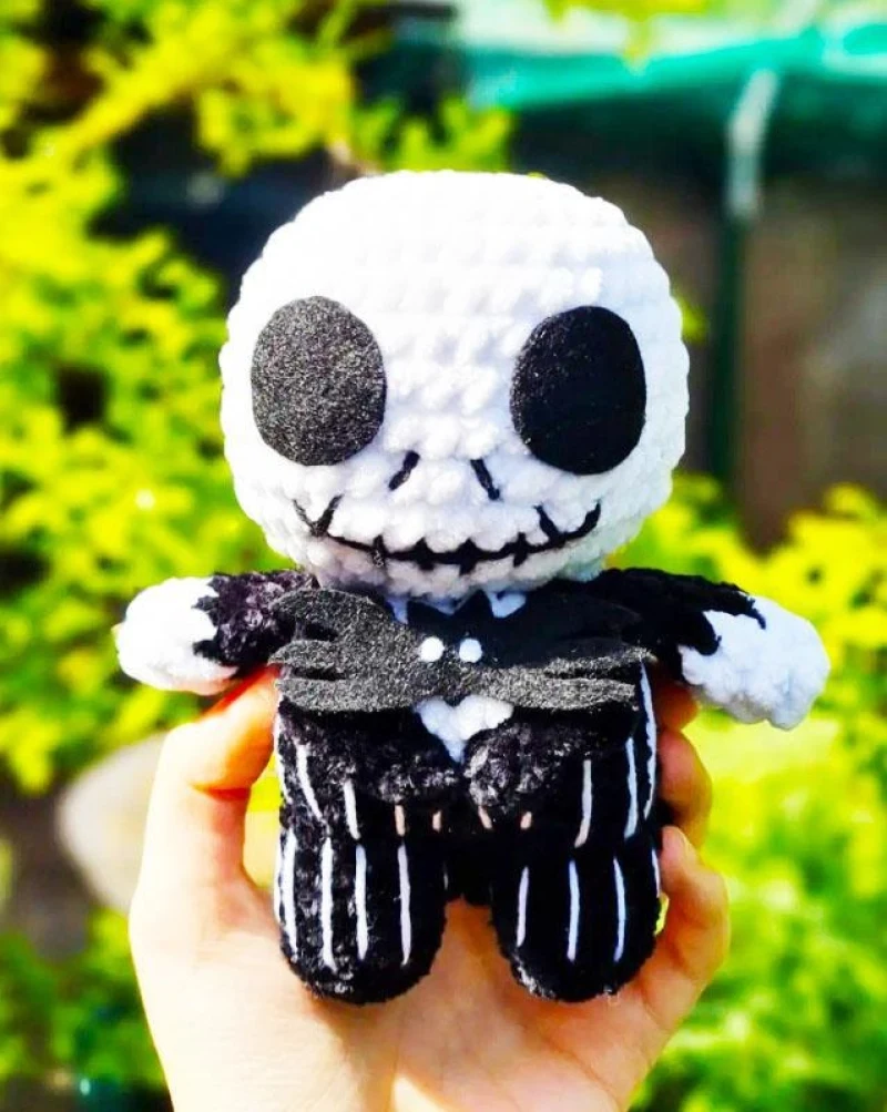 Complimentary Intermediate crochet pattern: Jack Skellington Amigurumi Pattern - Simple to follow guide