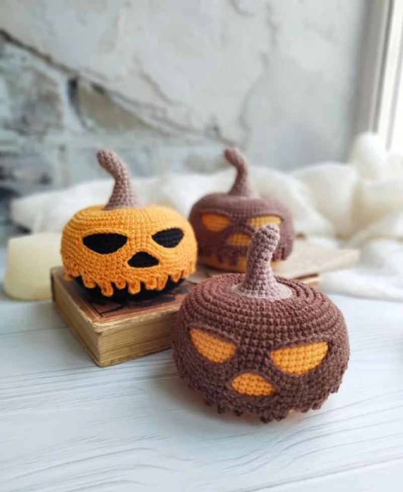 Complimentary Intermediate crochet pattern: Spooky Jack-O-Lantern Pumpkin Amigurumi Pattern - Simple to follow guide