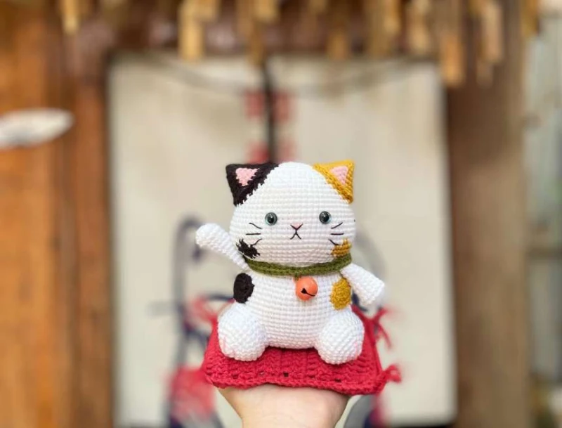 Complimentary Intermediate crochet pattern: Lucky Cat Amigurumi Pattern - Simple to follow guide
