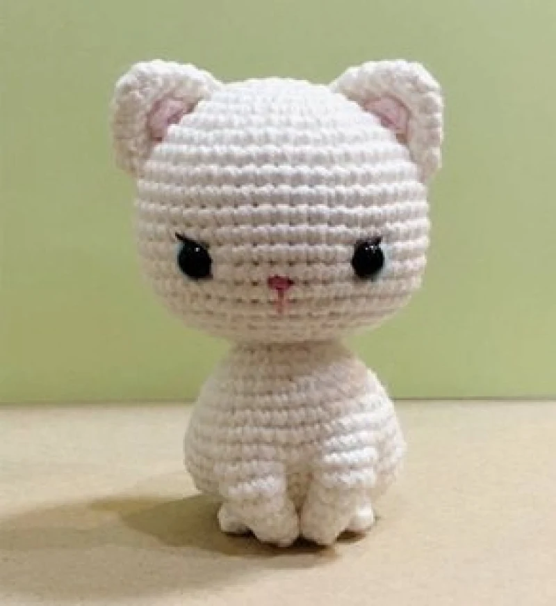 Complimentary Intermediate crochet pattern: Kitty the Little White Kitten Amigurumi Pattern - Simple to follow guide