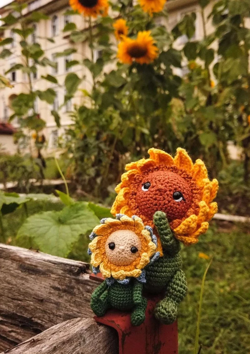 Complimentary Intermediate crochet pattern: Baby Sunflower Amigurumi Pattern - Simple to follow guide