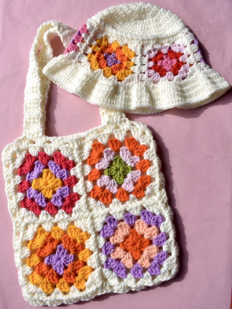 Complimentary Intermediate crochet pattern: Retro Granny Square Tote Bag Amigurumi Pattern - Simple to follow guide