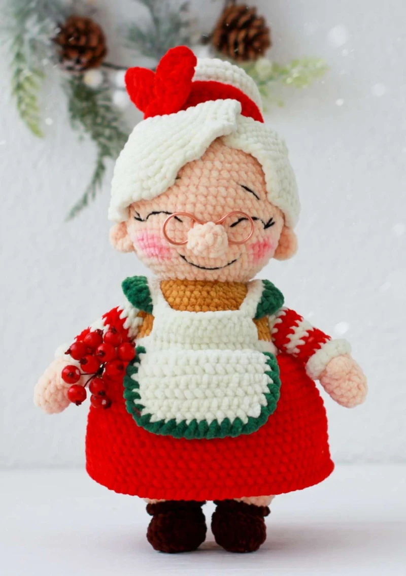 Complimentary Intermediate crochet pattern: Granny Claus Amigurumi Pattern - Simple to follow guide