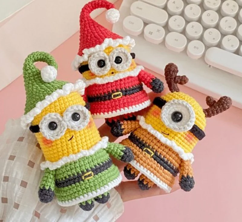 Complimentary Intermediate crochet pattern: Festive Christmas Minion Amigurumi Pattern - Simple to follow guide