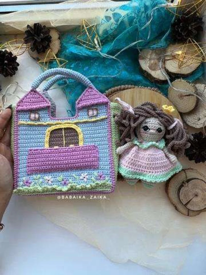 Complimentary Advanced crochet pattern: Adorable Princess and Castle Bag Amigurumi Pattern - Simple to follow guide