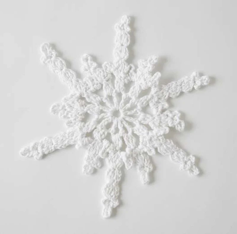Complimentary Intermediate crochet pattern: Twinkling Snowflakes Amigurumi Pattern - Simple to follow guide