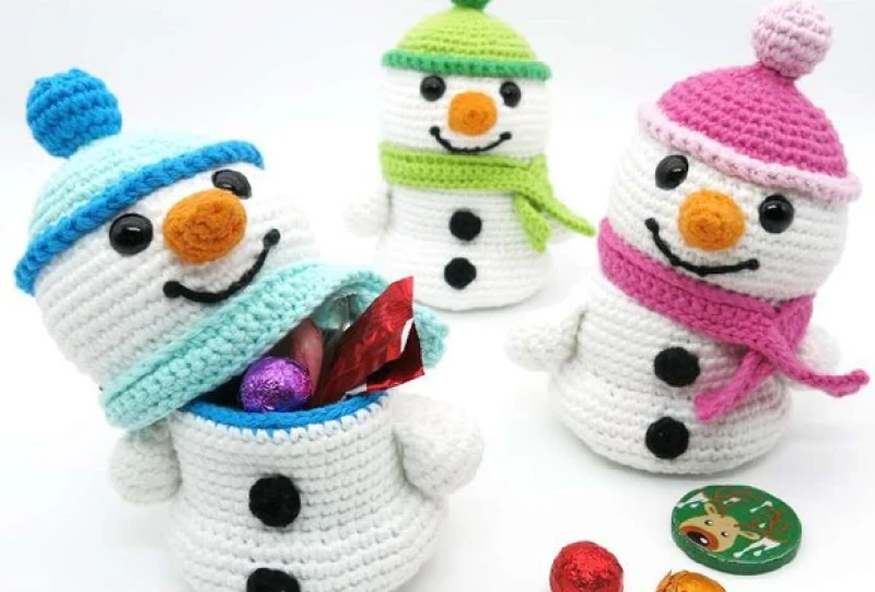 Complimentary Intermediate crochet pattern: Snowman Candy Jar Amigurumi Pattern - Simple to follow guide