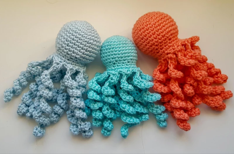 Complimentary Intermediate crochet pattern: Curly Tentacle Crochet Octopus Amigurumi Pattern - Simple to follow guide