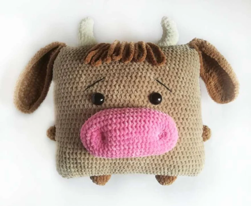 Complimentary Intermediate crochet pattern: Chunky Bull Pillow Amigurumi Pattern - Simple to follow guide