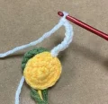 Daisy Flowers Car Hanging Crochet Pattern step 2