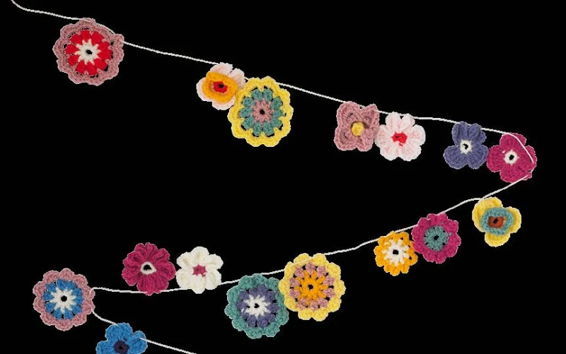 Complimentary Intermediate crochet pattern: Garden Garland Crochet Flower Pattern - Simple to follow guide
