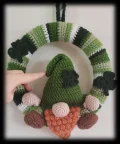 Lucky Gnome St. Patrick's Day Wreath Crochet Pattern step 4